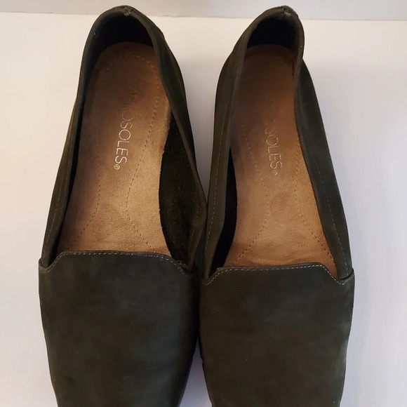 Aerosoles Women's Army Slip-On Loafer Green Nubuck in Size 6.5 - Picture 2 of 9